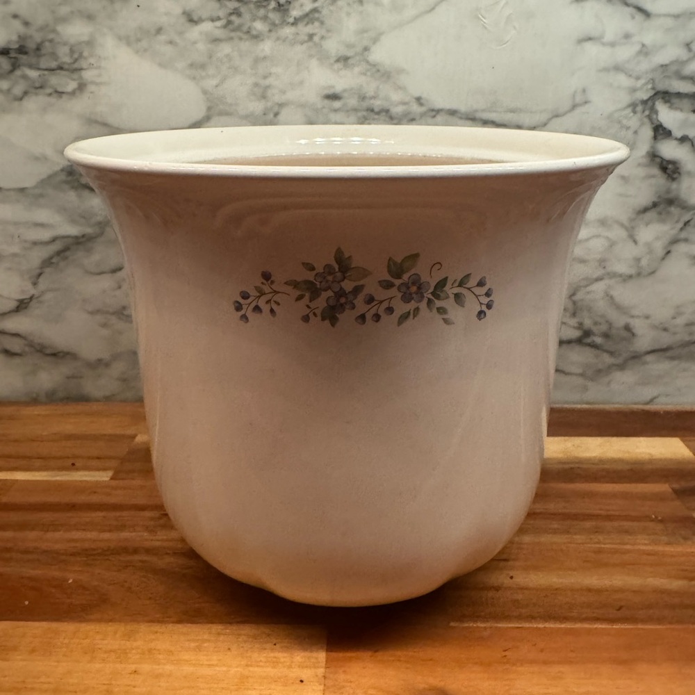 Pfaltzgraff Cream Ceramic Cannister